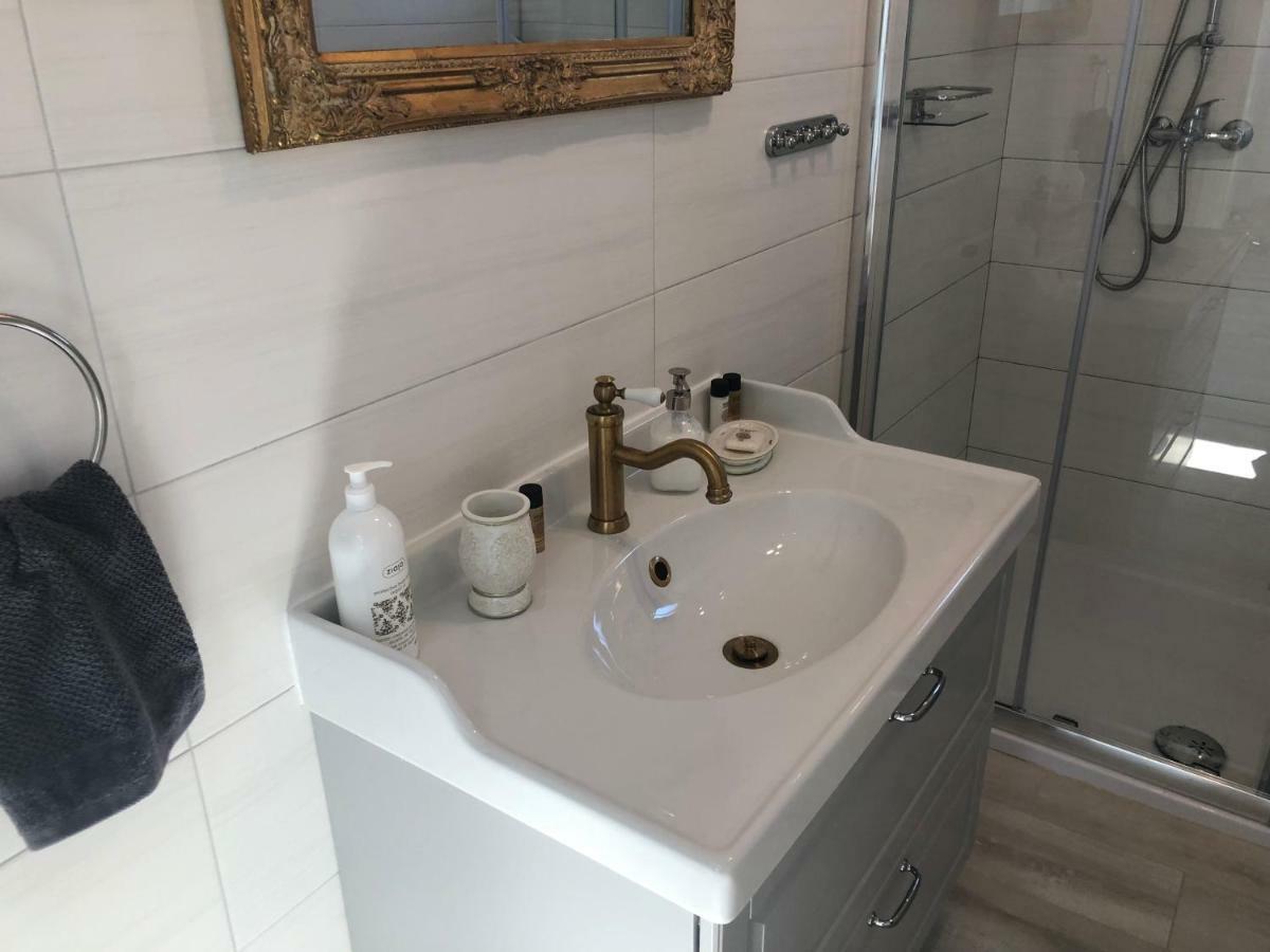 Sweet Suite With Free Private Parking Pula Exterior foto