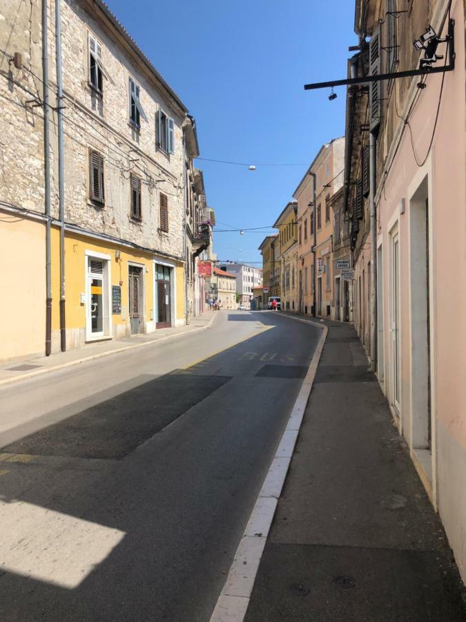 Sweet Suite With Free Private Parking Pula Exterior foto